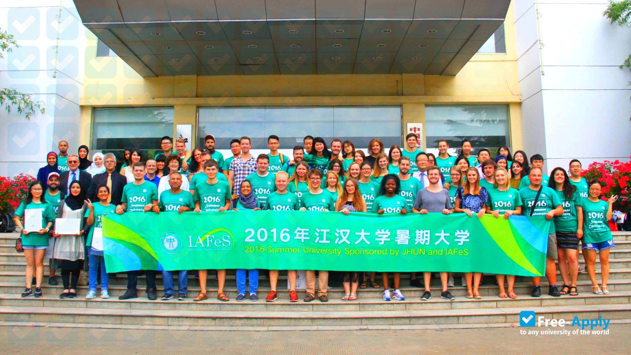 Foto de la The Open University of Wuhan #11