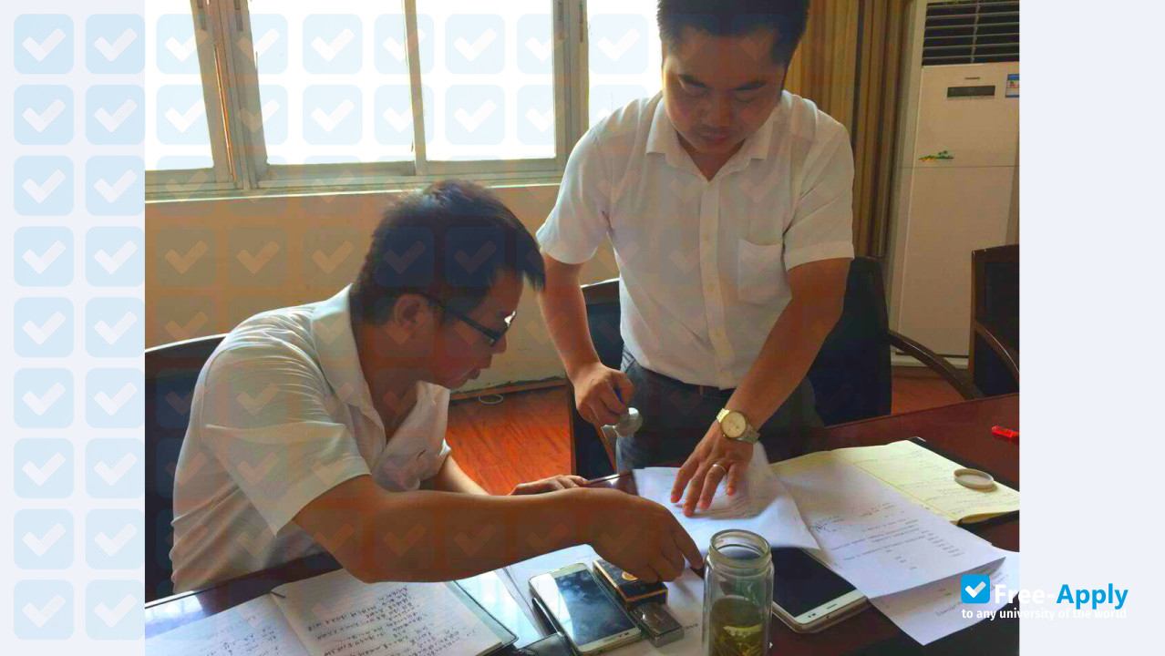 Foto de la The Open University of Wuhan #15