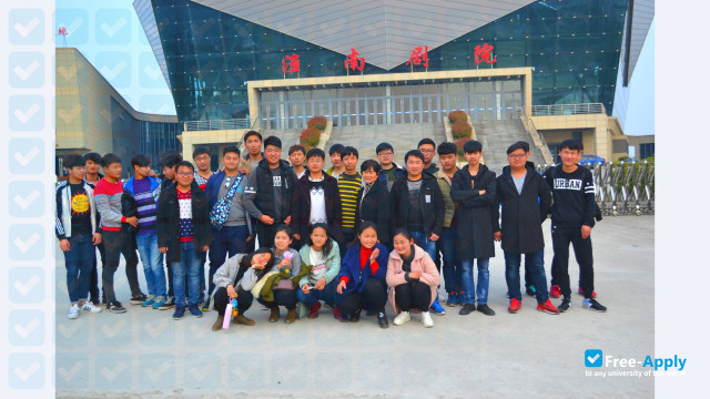 Foto de la Anhui Modern Information Engineering College #8