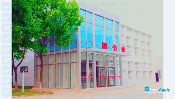 Foto de la Jingzhou Vocational College of Technology #3