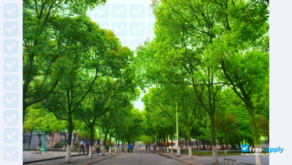 Jingzhou Vocational College of Technology photo #8