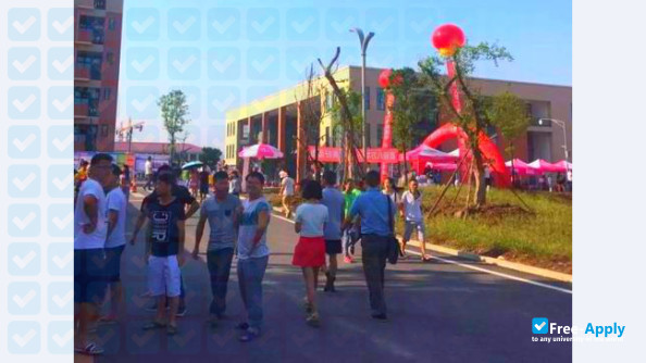 Luzhou Vocational & Technical College photo #5