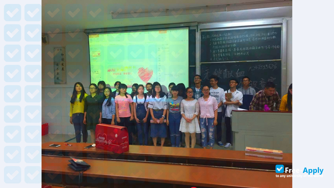 Foto de la Hunan University of Medicine #3