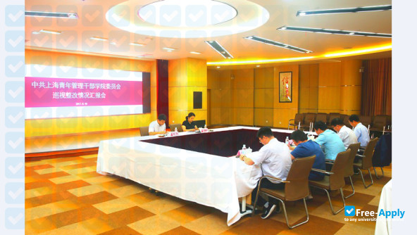Foto de la Shanghai Youth College of Management #7