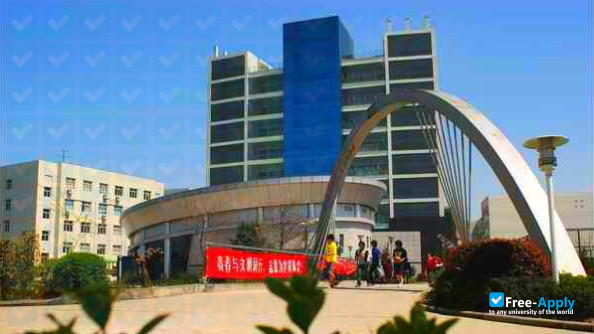 Ningbo Dahongying University photo #4