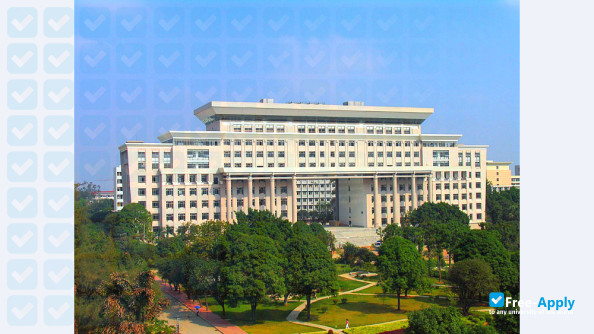 Foto de la Guangxi University #6