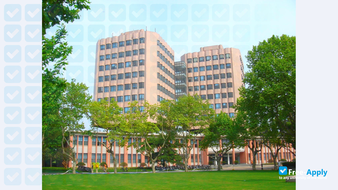 Foto de la Tongji University #9