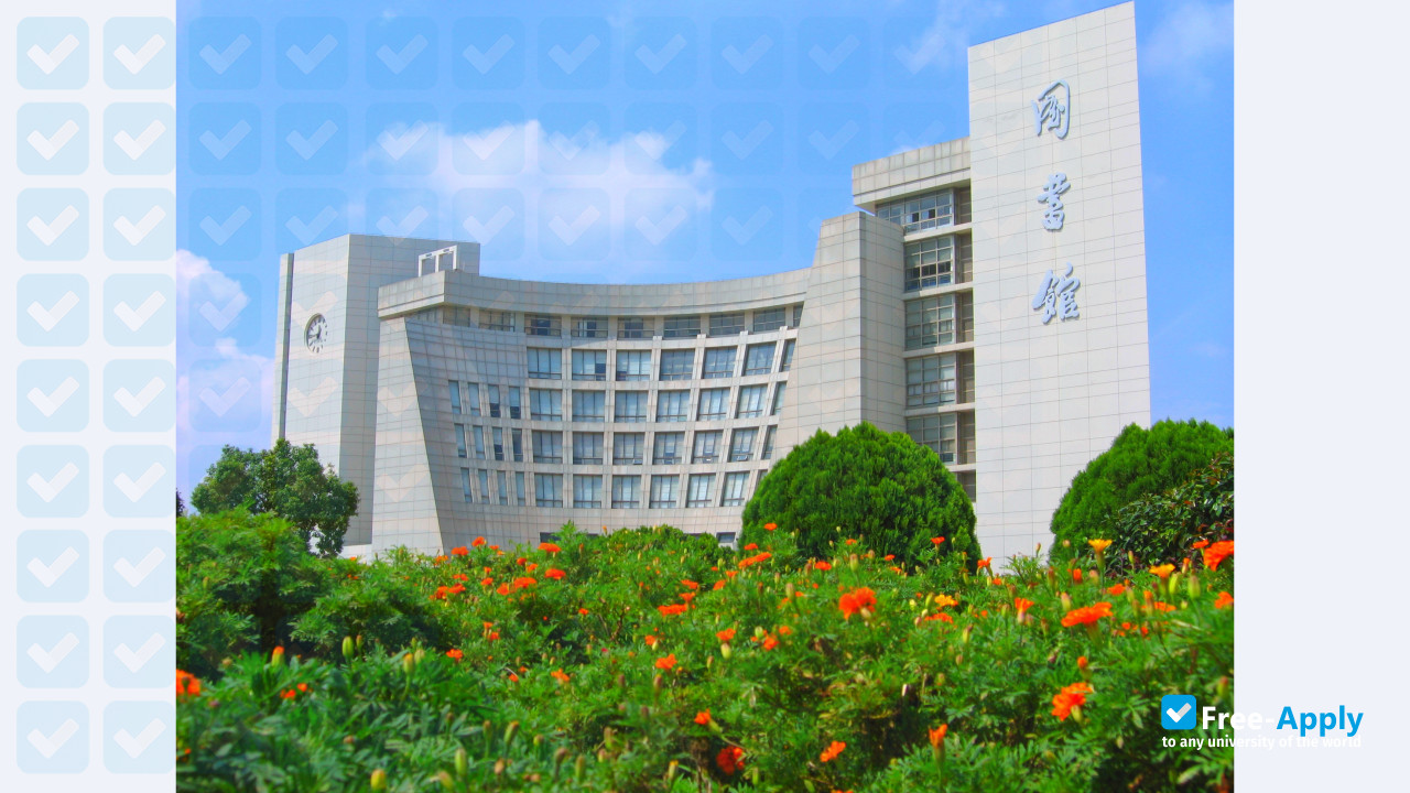 Shanghai University фотография №9