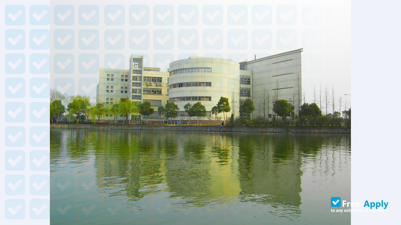 Shanghai University фотография №7