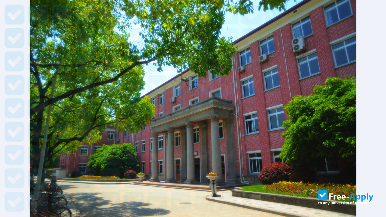 Shanghai University фотография №8
