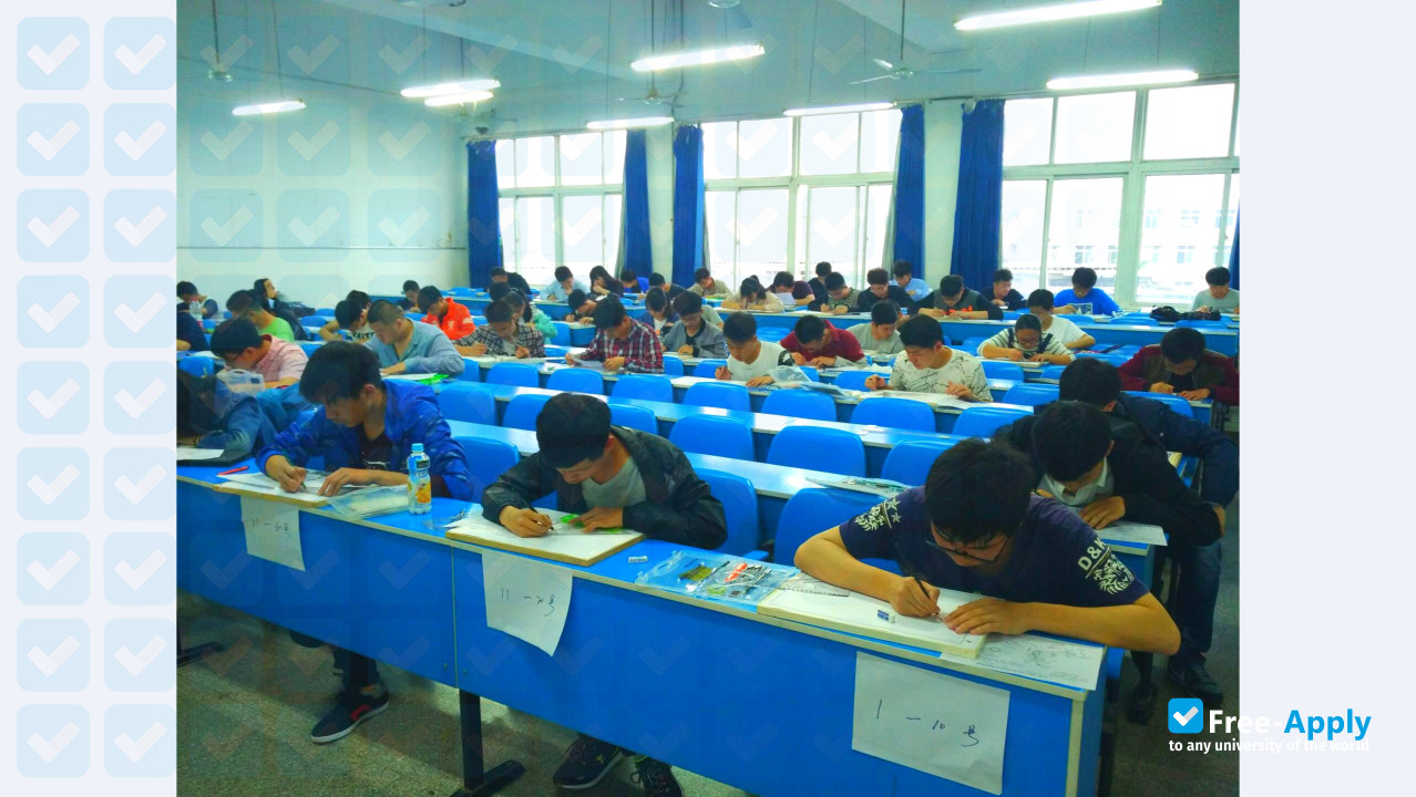 Hubei University of Automotive Technology photo #4