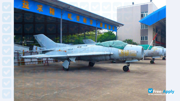 Foto de la Guangzhou Civil Aviation College #5