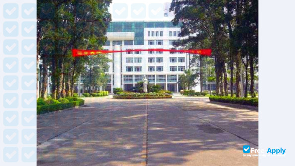 Guangdong Teachers College of Foreign Language and Arts photo #5