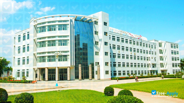 Sanquan College Xinxiang Medical University фотография №6