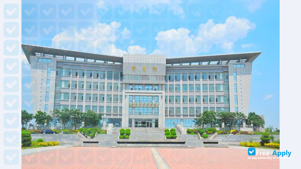 Foto de la Youjiang Medical University for Nationalities #9