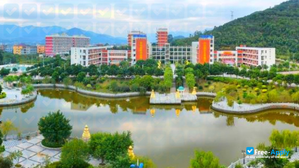 Foto de la Meizhouwan Vocational Technology College #3