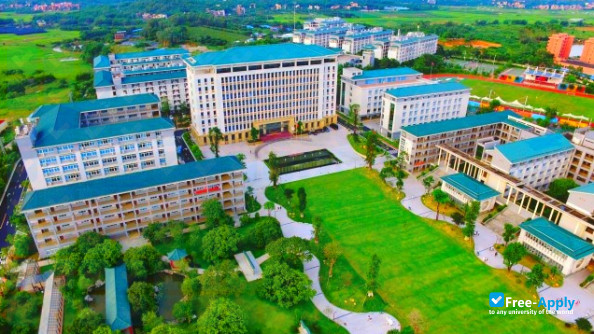 Foto de la Guangzhou Huaxia Technical College #3