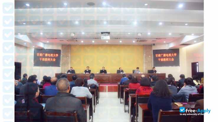 Foto de la Gansu Radio & TV University #4