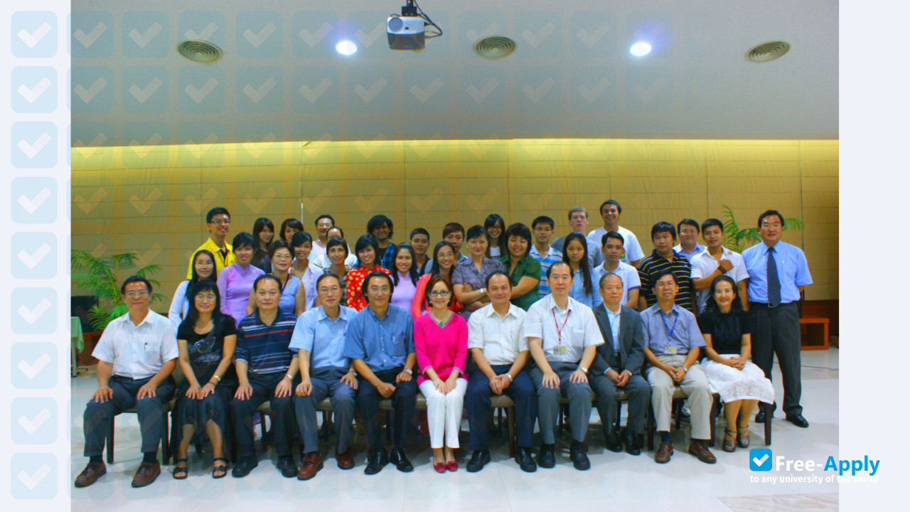 Foto de la Lunghwa University of Science and Technology #4
