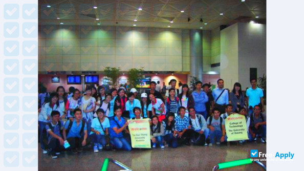 Foto de la Lunghwa University of Science and Technology #1