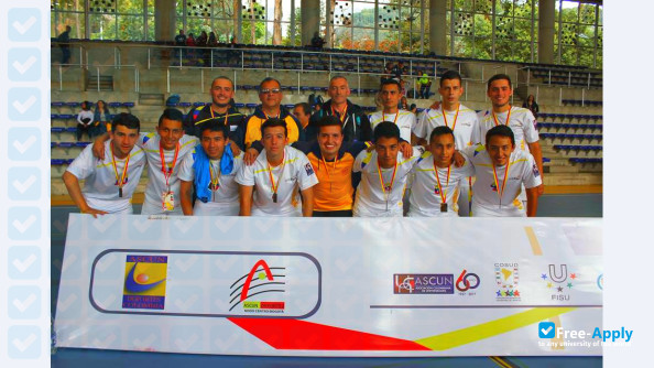 Foto de la Central University #3