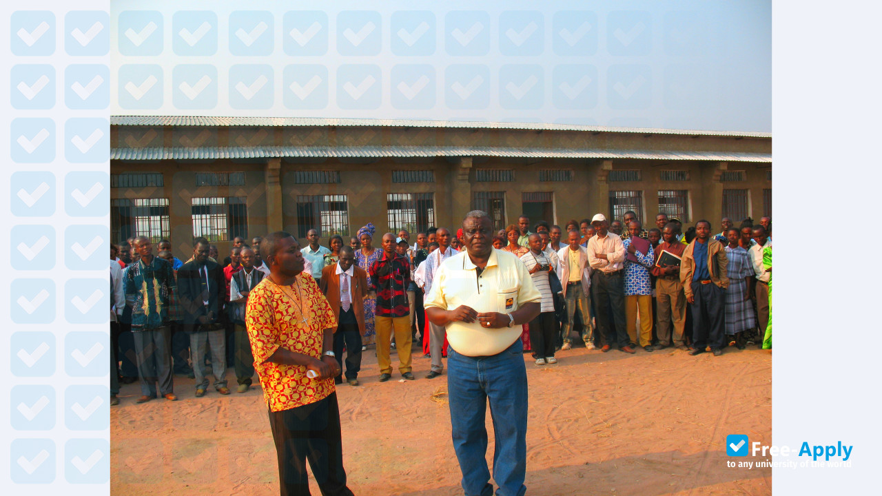 Foto de la Kamina Methodist University #6