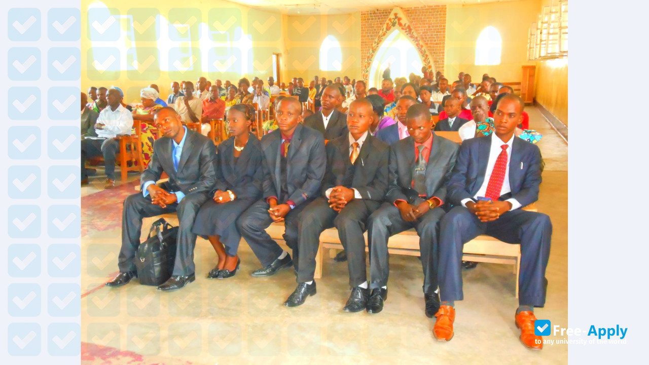 Foto de la Kamina Methodist University #4
