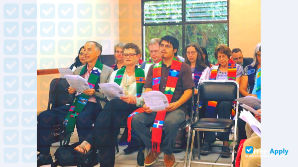 Foto de la Latin American Biblical University #12