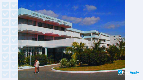 Foto de la Latin American School of Medicine #4