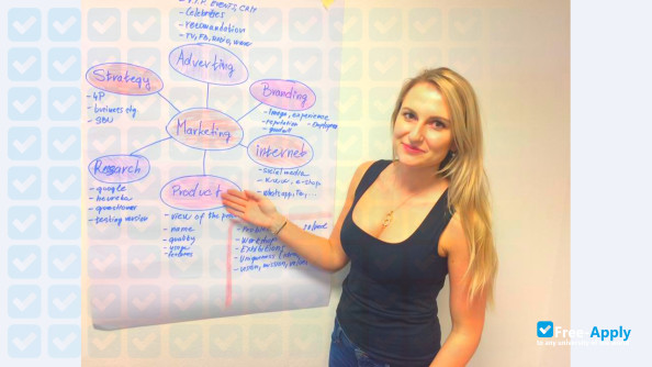 Foto de la Brno International Business School #2