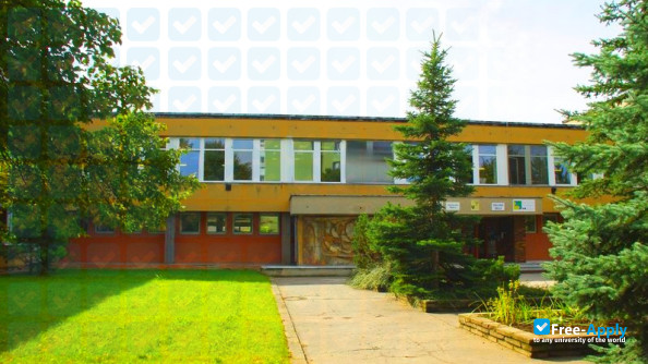 Foto de la College of Business and Hotel Management #8