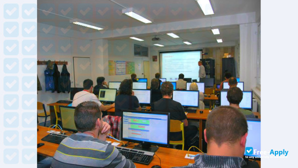 Photo de l’Karel Englis College #6