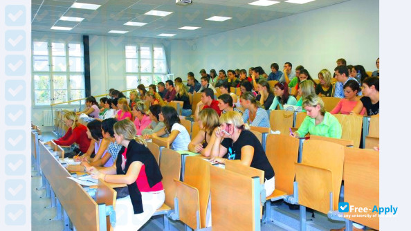 Private College of Economic Studies Znojmo фотография №3