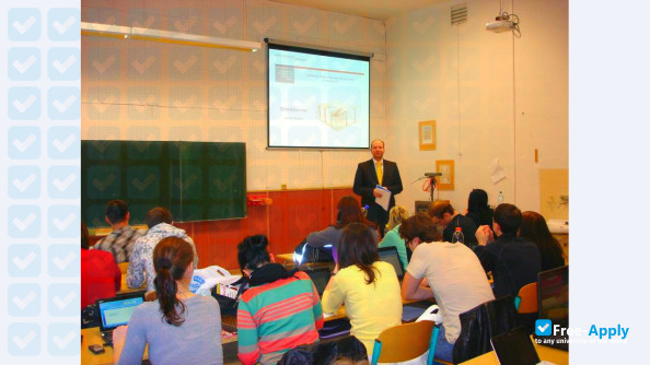 Foto de la Private University College of Economic Studies #6
