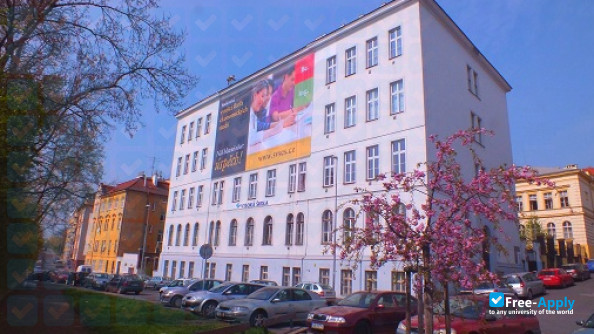 Foto de la Private University College of Economic Studies #5