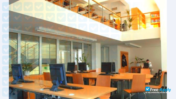 Foto de la Unicorn College #5