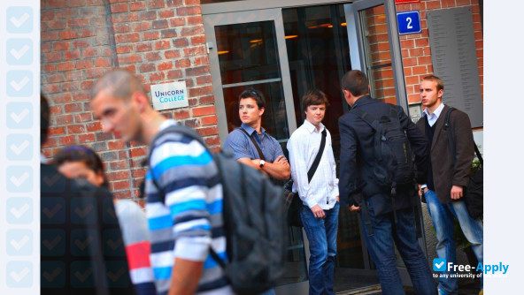 Foto de la Unicorn College #3