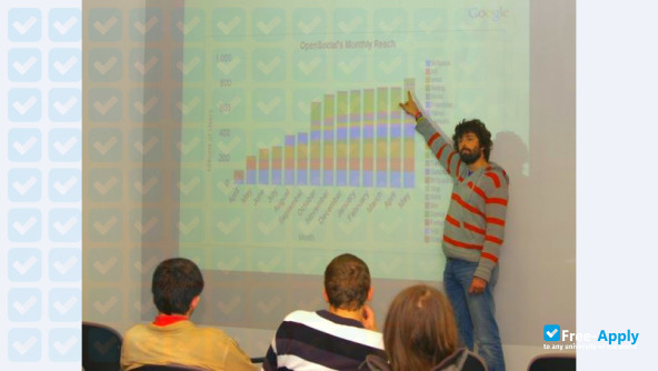 Foto de la Unicorn College #4