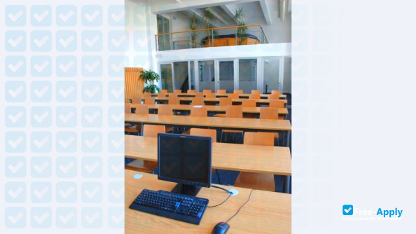 Foto de la Unicorn College #2