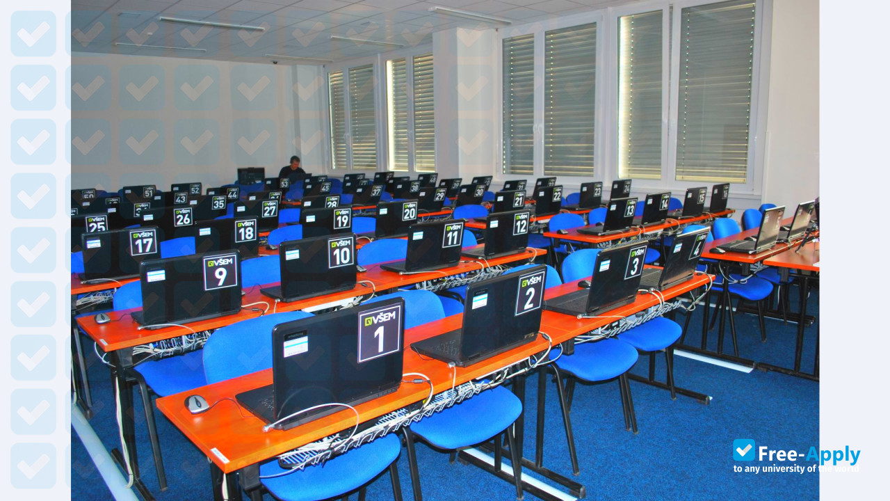 Photo de l’University of Economics and Management #8