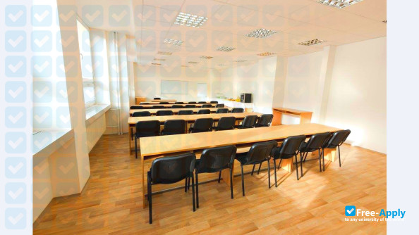 Foto de la College of Business and Law #18
