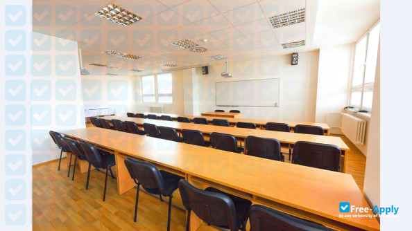 Foto de la College of Business and Law #12