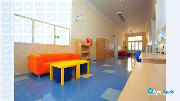 Foto de la College of Business and Law #5