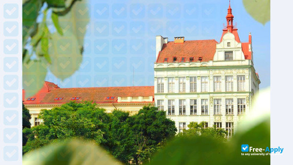 Photo de l’University of Finance and Administration #6