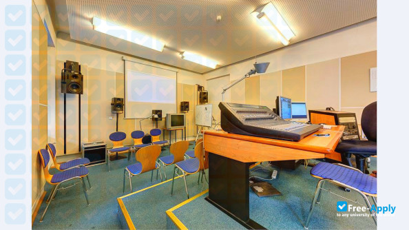 Photo de l’Film and TV School of the Academy of Performing Arts in Prague #3