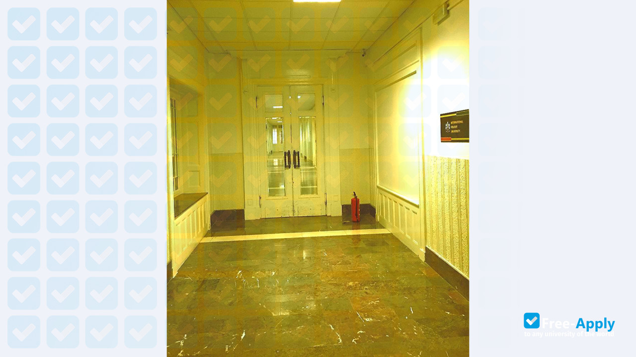 Foto de la International Prague University #12