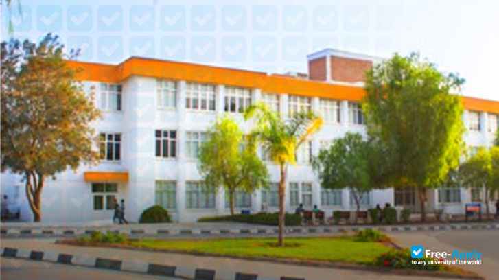 Photo de l’Higher School of Technology and Management #2