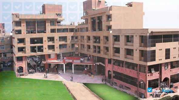 Higher Institute of Communication and Management photo #7