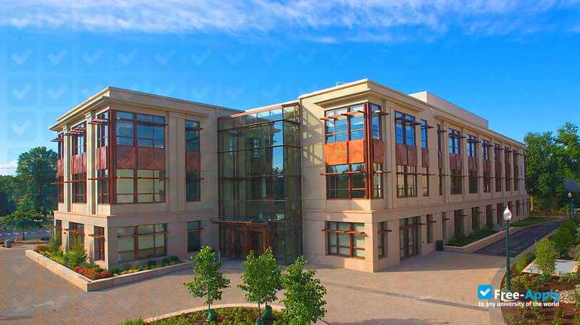 Photo de l’International University for Graduate Studies #3