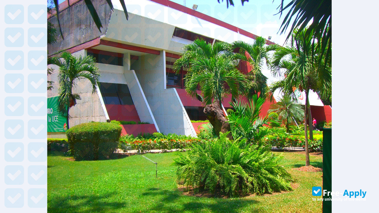 East Central University (UCE) фотография №8